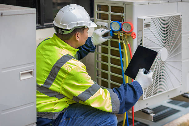 Professional Hvac technician working in Corydon, IA